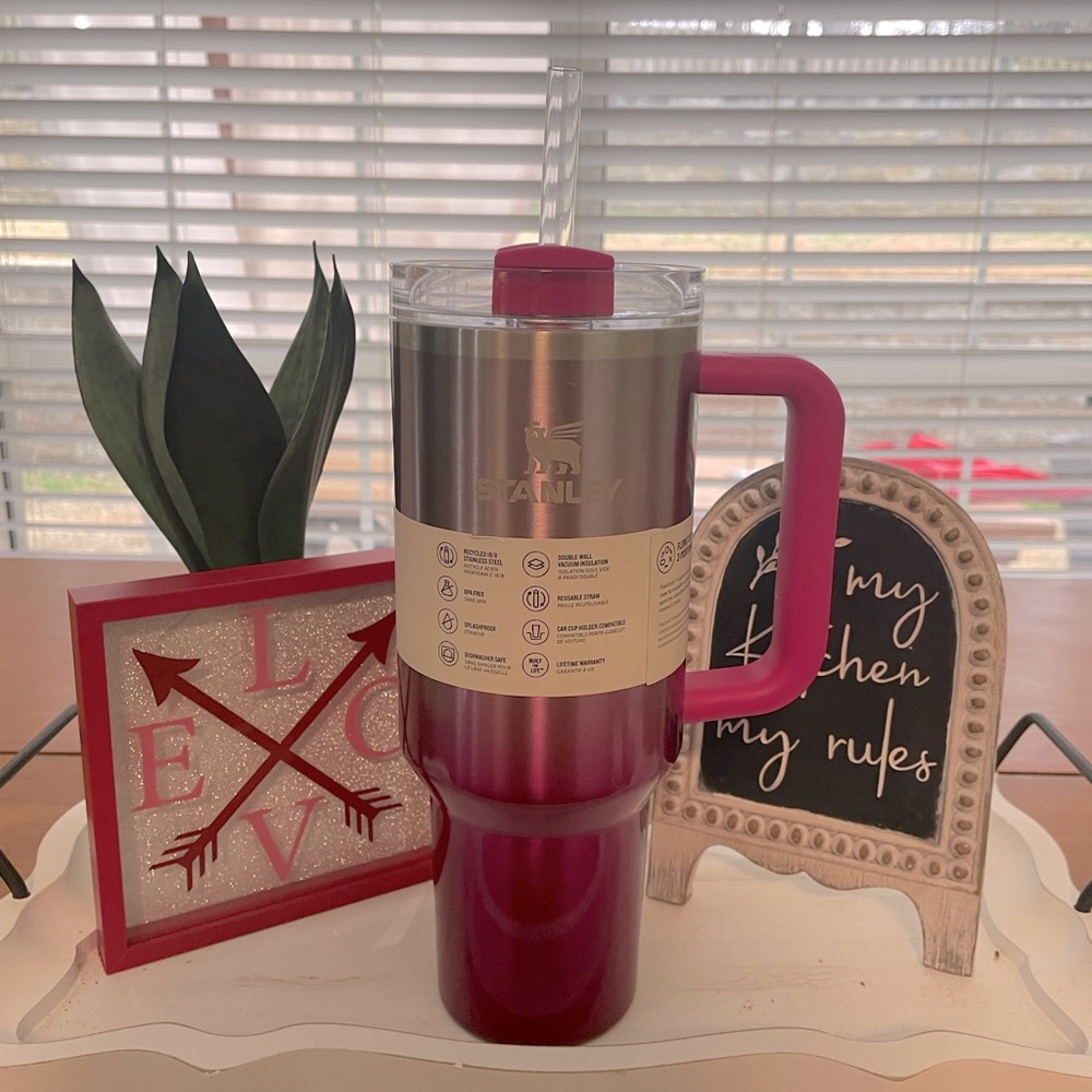 💞Valentines Day 💞Stanley  40oz Quencher H2.0 Tumbler Camelia Pink Gradient NEW